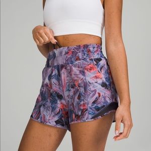 NWT Lululemon Hotty Hot 4” Shorts